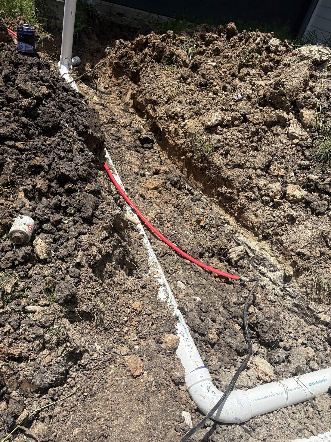 Tubería nueva en zanja con cable trazador